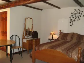 Strathcona Street Bed & Breakfast - Image 2
