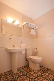 Roundstone House - Image 3