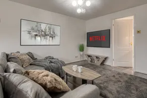 Lovely 3-bed Cosy House in Greater Manchester - Image 3