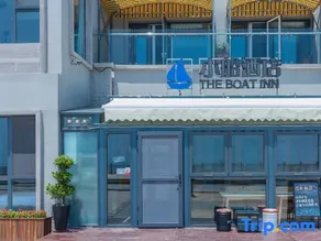Boat Hotel (Qingdao Polar Ocean World) - Image 4