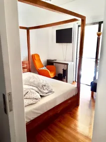 Impeccable 3-bed Apartment in Athens - Image 5