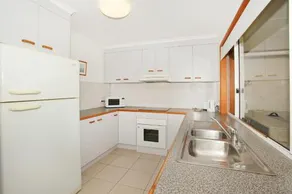 2 Eastern Court Mount Coolum 400 Dollar Bond Pet Friendly Linen Included - Image 3