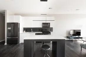 Sunny Lakeview Suites by Sonder - Image 2