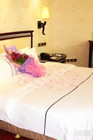 King Five Hotel Guangzhou - Image 4