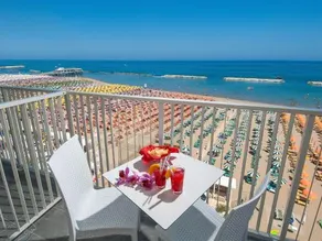 Strand - Image 2