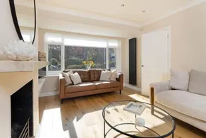 Air Host and Stay - Formby station sanctuary sleeps 9, parking, 2 bath - Image 4
