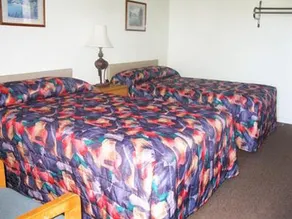 Admiral Motel - Image 4