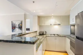 High Park Tower by Wyndel Apartments - Image 4