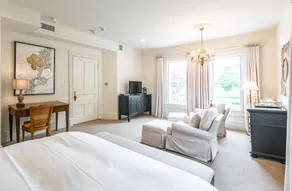 Lakewinds Country Manor - Image 4