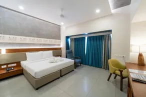Hotel Dee Cee Manor - Image 5