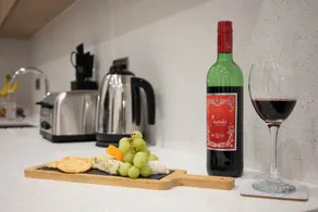 Premium 1 Bed Serviced Apartment in Greater London - Image 3