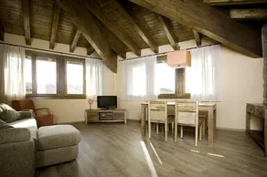 Apartaments Ca l'Estamenya Plaça de l'Esglesia - Image 2