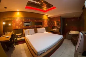 Platinum Motel - Image 2
