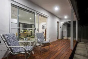 Beautiful Pet Friendly 1BR Cottage With Patio - Image 5