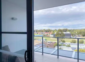 Modern apartment in Cannington - Image 2
