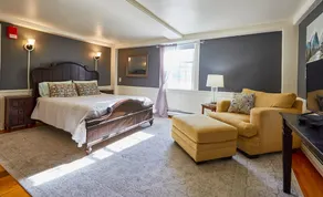 Home Near Hiking Biking w Hottub 6 Bedrooms - Image 4