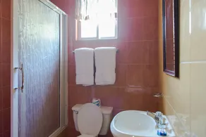 Rosehall Deluxe Bed & Breakfast - Image 4