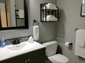 Yamhill Flats: Suite #2 - Image 5