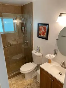 Stayover In Miami Home 2BR 1BTH free parking - Image 5