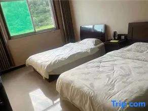 Jiaocheng Ziyunxuan Homestay - Image 1