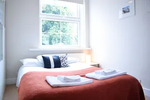 2 Bedroom Flat Near Tower Hill - Image 2