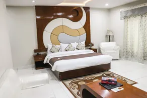 Crown Inn Hotel Multan - Image 4