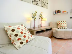 Apartment Close to the Lake in Residence With Swimming Pool - Image 4