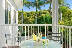 Peace within the palms, Castaways Beach - Image 5