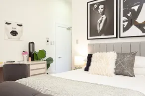 Charming Studio With Balcony in Inner City Glebe - Image 4
