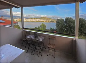 Swan Lake Front Apartment - Image 3