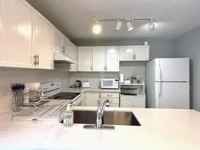 Lake Simcoe Retreat 5 Bedroom Vacation Home Near Innisfil Beach Park - Image 4