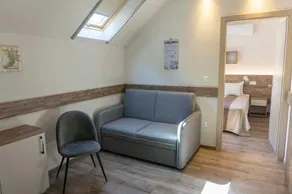 Apat Hotel And Restaurant - Image 2