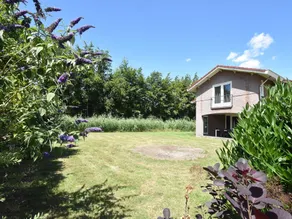 Beautiful Holiday Home With Attractive Interior and Large Sunny Garden - Image 3