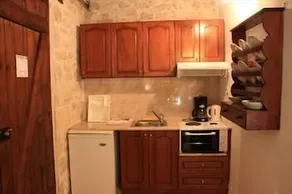 Stone Village Petrino Horio - Image 3