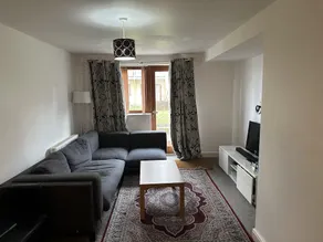 Immaculate 2-bed Apartment in Greenhithe - Image 2