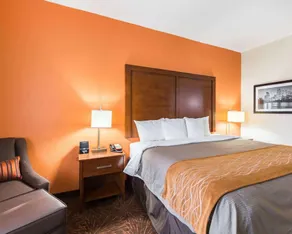 Econo Lodge Inn & Suites East Houston I-10 - Image 4