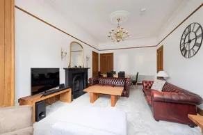 5 Georgian Apartment - Image 3