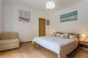 Carrara Accommodation - Image 5