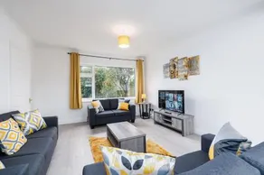 Spacious Modern Home in Sheffield - Image 5