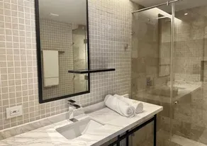 Luxury 1BR Condo Prime Location - Image 5