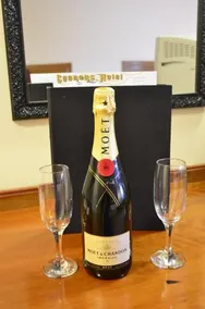 Cooneys Hotel - Image 4