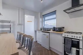 Newly Renovated 2-Bed Home in Newport - Image 5