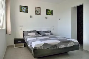B&B On The Rocks - Image 5