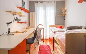 3 Bedroom Lovely Apartment In Svetvincenat - Image 4