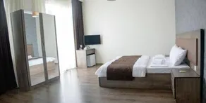 Green Hotel - Image 3