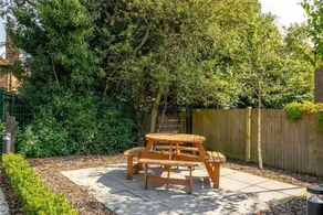 2 Bed 2 Bath Apt Close to Reigate Station - 2230 - Image 3