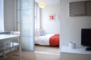 2 Bedroom Flat Near Tower Hill - Image 4