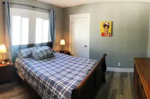 Executive 2 bdrm home- Fast Wi-Fi- Open Floorpan - Image 2