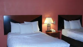 ECONO LODGE INN & SUITES - Image 3