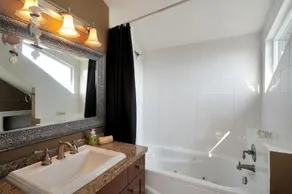 Great West Vancouver house with hot tub, across from beach & 10 mn to Downtown Vancouver - Image 4